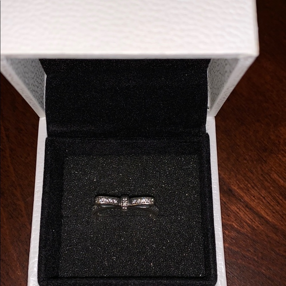 Pandora Zirconia Bow Ring